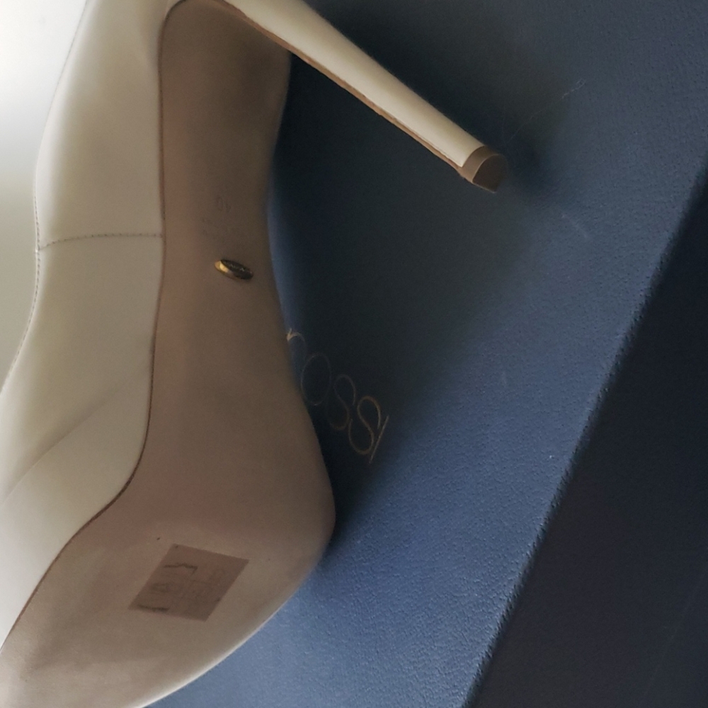 Shoes - Picture 4 of 7